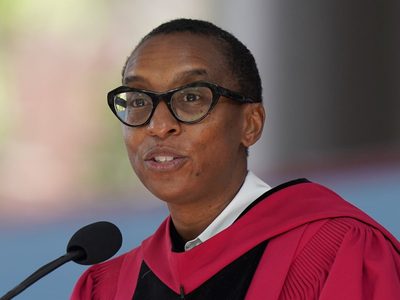 Renuncia presidenta de Harvard en medio de acusaciones de plagio y críticas