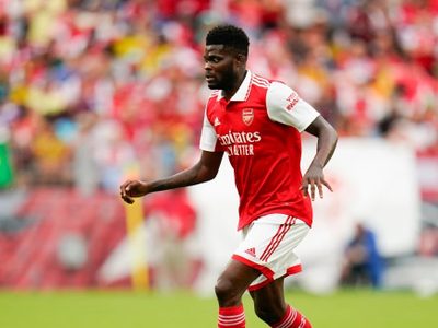 Thomas Partey, excentrocampista del Arsenal, es acusado de cinco cargos de violación