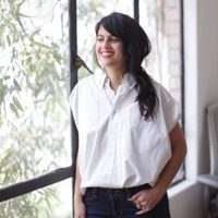 Quedé en medio de una "guerra política": Brenda Lozano; se niega a renunciar a su cargo en España