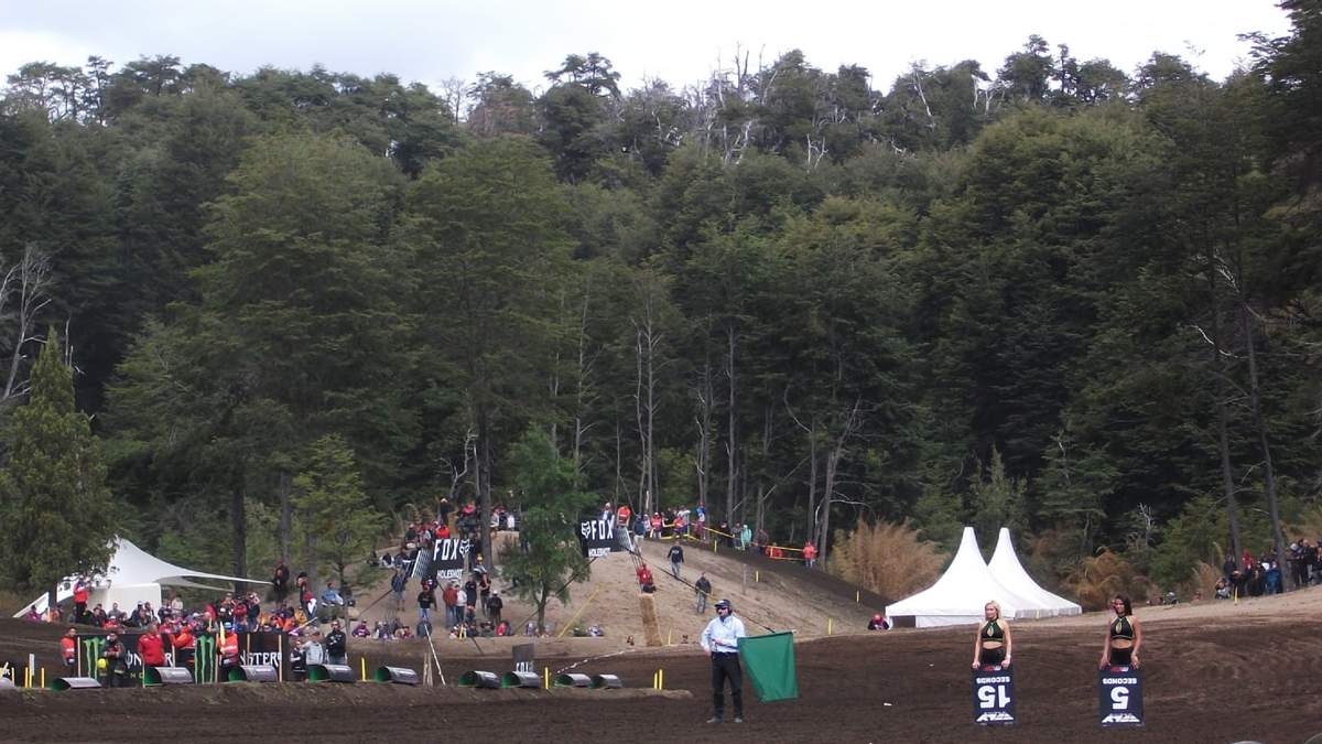 En Villa La Angostura, aprovecharon el Mundial de Motocross para delinquir. Fuente: (Twitter)