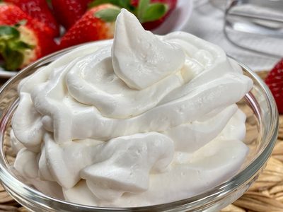 Crema Chantilly con 2 ingredientes y en pocos pasos: la pareja ideal de cualquier postre