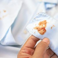 El truco casero para eliminar cualquier mancha de tu ropa: es infalible y lo vas a amar