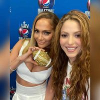 La elegancia de JLo opaca a Shakira en los preparativos del Súper Bowl: "Ni secador de pelo tiene"