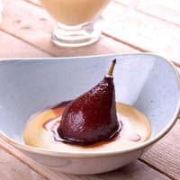 Peras al vino tinto: convertí un postre simple en un final de restaurante, con receta detallada y truco de cocción