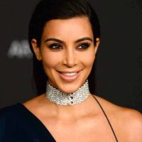 ¡Rompió su dieta! Kim Kardashian abrió un debate en las redes por su manera de comer nuggets