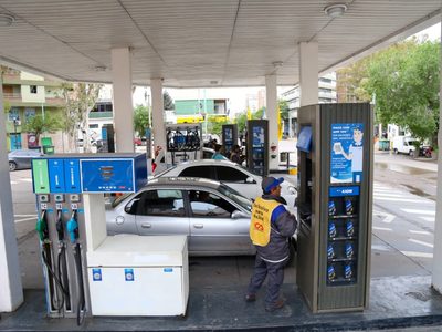 Aumentan la nafta y el gasoil: cuánto sale el litro desde este lunes