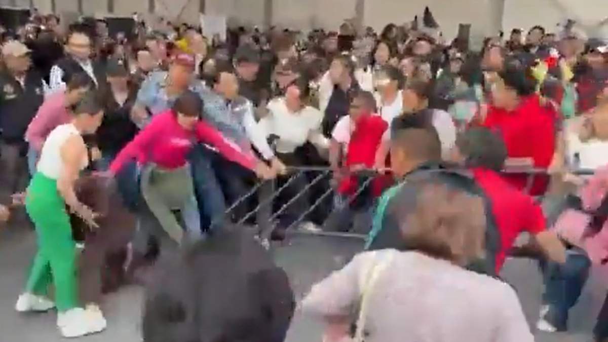 Jaloneos en la audiencia de Clara Brugada