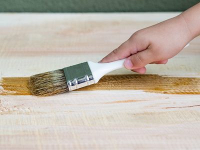 No tires el aceite usado y hacé barniz casero para madera, súper duradero, resistente y muy económico