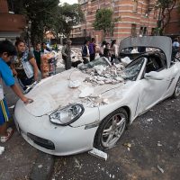 Poetas y artistas ofrecen ayuda a voluntarios en labores de rescate en la colonia Roma
