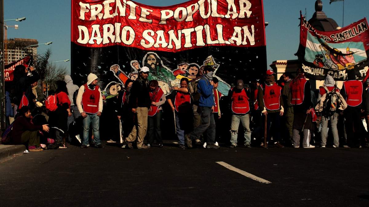 Manifestación por Maximiliano Kosteki y Darío Santillán. Fuente: (Twitter)