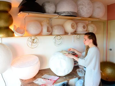 Sin gastar fortuna, mirá esta idea de lámpara "low cost" para decorar tu hogar