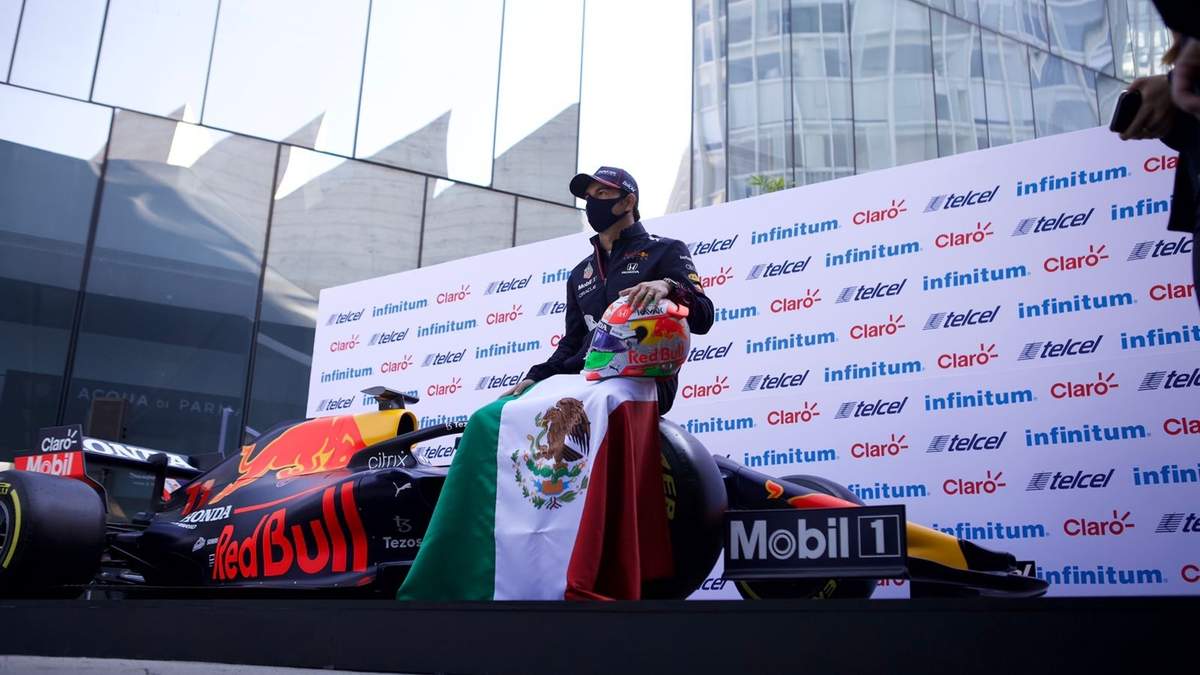 El mexicano Checo Pérez en una conferencia de prensa previo al Gran Premio de México