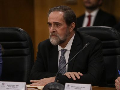 Ministro Pardo Rebolledo presenta su renuncia por “congruencia personal”