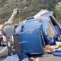 Volcadura de tráiler en la México-Cuernavaca deja filas kilométricas