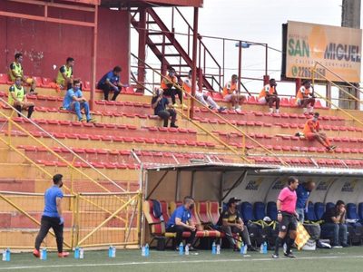 ¡Volvió el fútbol en América! Mirá qué país reanudó sus competencias