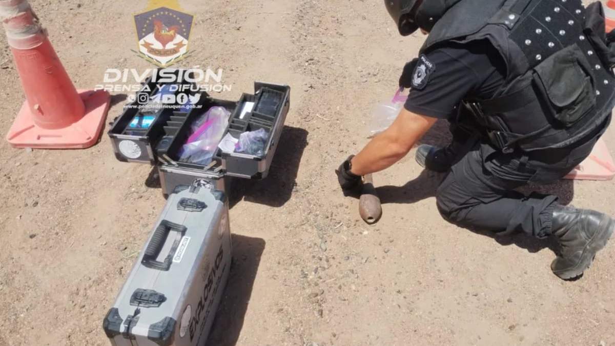 Operador de explosivos, removió el proyectil. Fuente: (Policía de Neuquén)