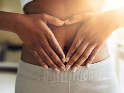 2 hábitos súper comunes luego de despertarte que tenés que evitar para no sufrir problemas digestivos
