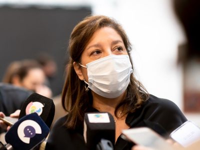 Arabela Carreras: “Nos tenemos que seguir cuidando, porque la pandemia no se ha ido”