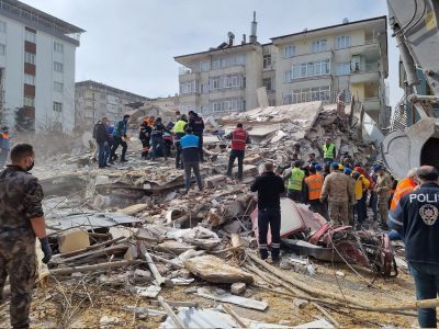 Un sismo de 5.9 remece el este de Turquía (Video)