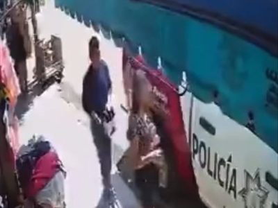 Director de Seguridad Pública de Tehuacán usa patrulla para ir a comprar cervezas (Video)
