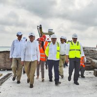 AMLO anuncia aportación de 250 mdp para concluir, tras siete años en obra, el Puente de la Unidad