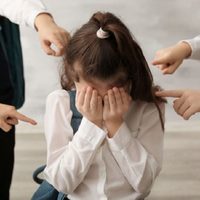 Proponen aplicar sanciones para padres cuyos hijos ejerzan violencia escolar