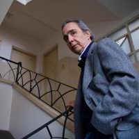 Con un texto de prosa seductora, dice adiós el escritor Juan José Reyes