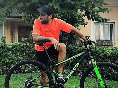 "¡Cómprense una vida!": Gustavo Conti reapareció con un llamativo video que dio que hablar