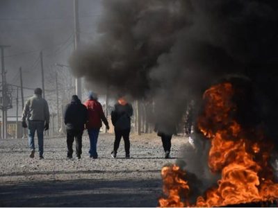 Vecinos del sector El Trébol II cortaron la calle en el Parque Industrial de Neuquén