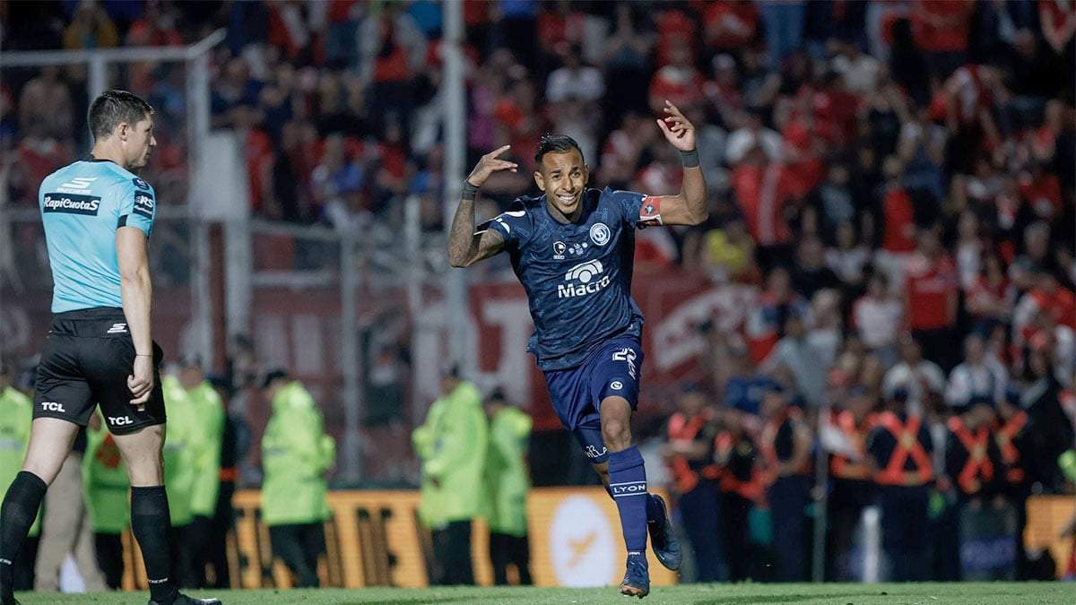 Sebastián Villa anotó el quinto y definitivo. Es figura total de la Lepra