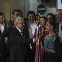 El INE ordena a funcionarios eliminar de X la entrega del “bastón de mando” de AMLO a Sheinbaum