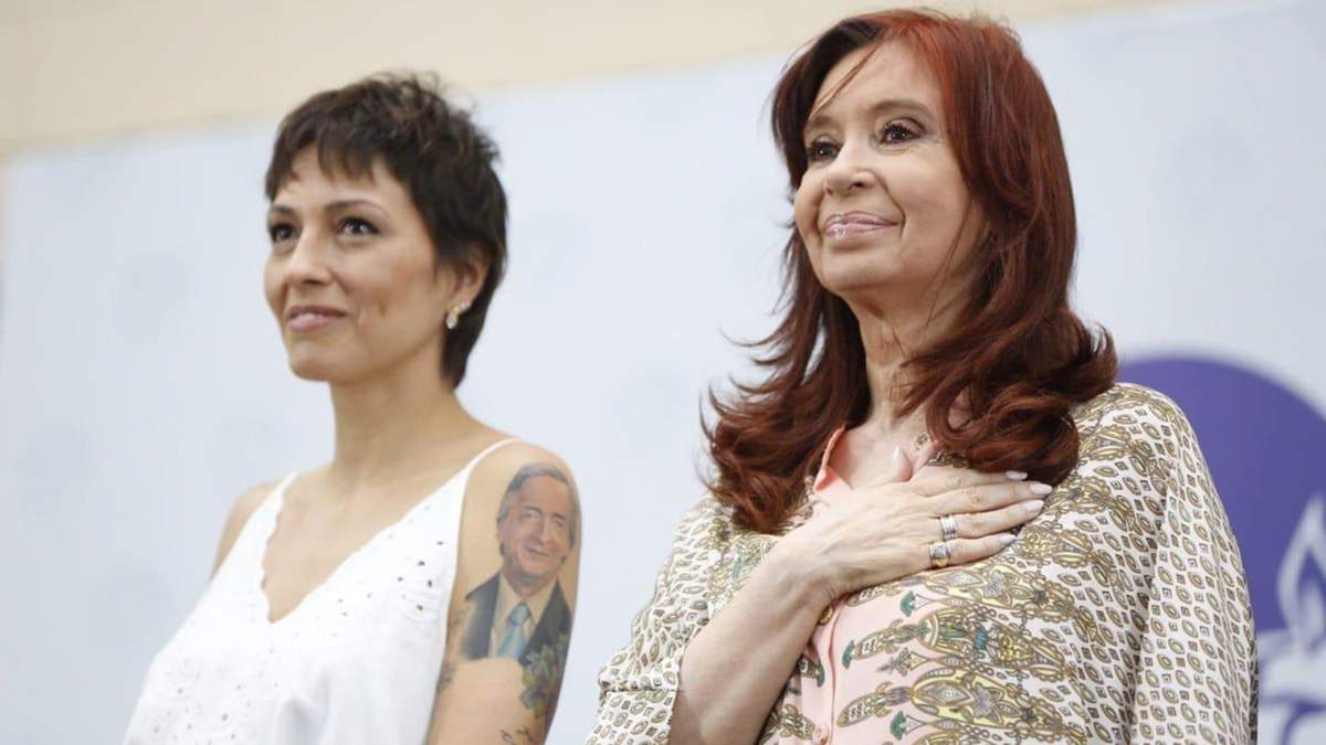 Mendoza junto a Cristina Fernández de Kirchner (foto: Twitter).