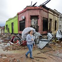 Ráfagas de tornados golpean al estado de Misisipi, reportan daños materiales