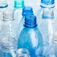 Transformá una botella de plástico en una fácil y hermosa casita de refugio para los pajaritos que llegan a tu jardín