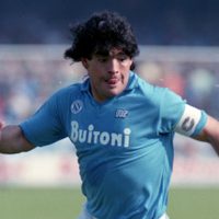 El estadio del Nápoli se convirtió en un santuario: así despiden a Diego Maradona