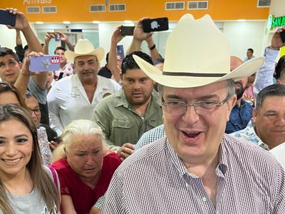 No está prohibido soñar, dice Ebrard en su jornada en Mazatlán