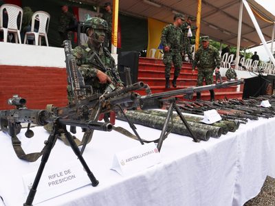 Hasta 63 guerrilleros de las FARC entregan las armas en Colombia