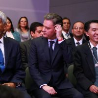 Dos bofetadas de seda a Aurelio Nuño