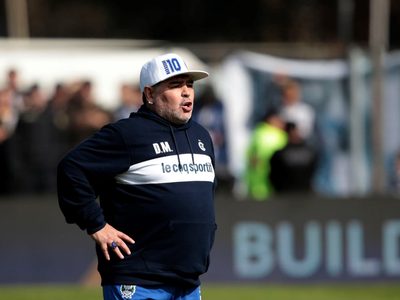 Diego Maradona recibe un inusual regalo del Indio Solari y lo festeja en las redes. ¡Mirá!