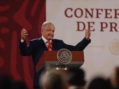 AMLO pide a sindicato de Pemex que acepten basificación de trabajadores
