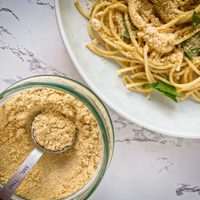 Queso en polvo vegano: sin gastar fortuna en la fiambrería y súper nutritivo para sumar a tu alimentación