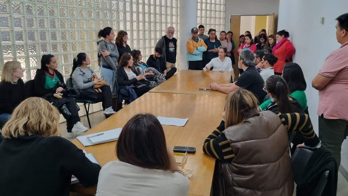 Reunión en el Consejo Provincial de Educación. Fuente: (Facebook)