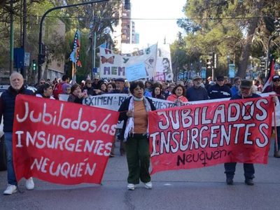 Jubilados de Neuquén marcharon y buscan adhesiones en contra del recorte del PAMI en la entrega de medicamentos