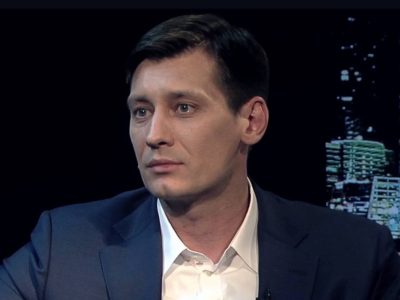 El opositor Dimitri Gudkov abandona Rusia por temor a ser encarcelado por "casos falsos"