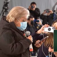 Reporteros protestan en conferencia de AMLO en Tijuana con pase de lista de periodistas asesinados
