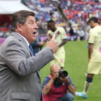 'El puto árbitro” que lanzó el Piojo Herrera le cuesta tres partidos de sanción