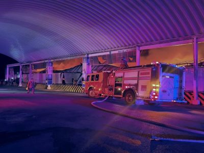 Tardaron 10 horas en apagar feroz incendio en una tienda en Mérida