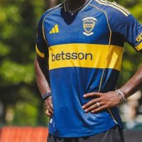 Una estrella mundial apareció en un partido entre amigos con la camiseta de Boca
