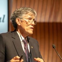 Una masa celular no es una persona con derechos: Antonio Lazcano