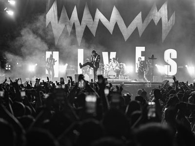 The Hives, explosiva noche de rock en el Palacio de los Deportes (Videos)